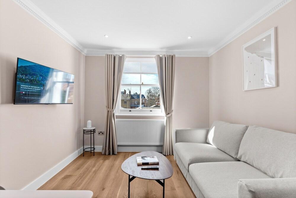 Grove Heights Notting Hill Room Type - Apartment 7 (2 Bedrooms & Sofa Bed)