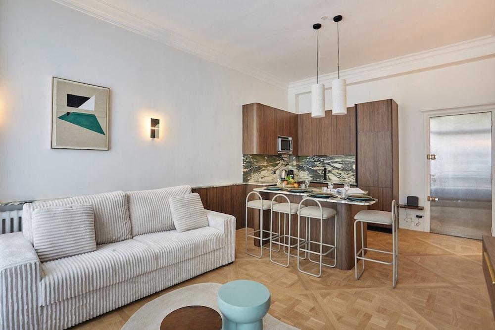 Superb Apartment on the Champs Elysees - Tap to explore photos