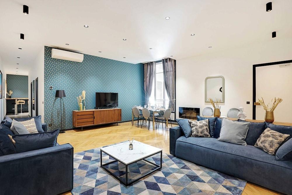 Luxurious Apartment - 2br/8p - Faubourg-du-roule - Tap to explore photos
