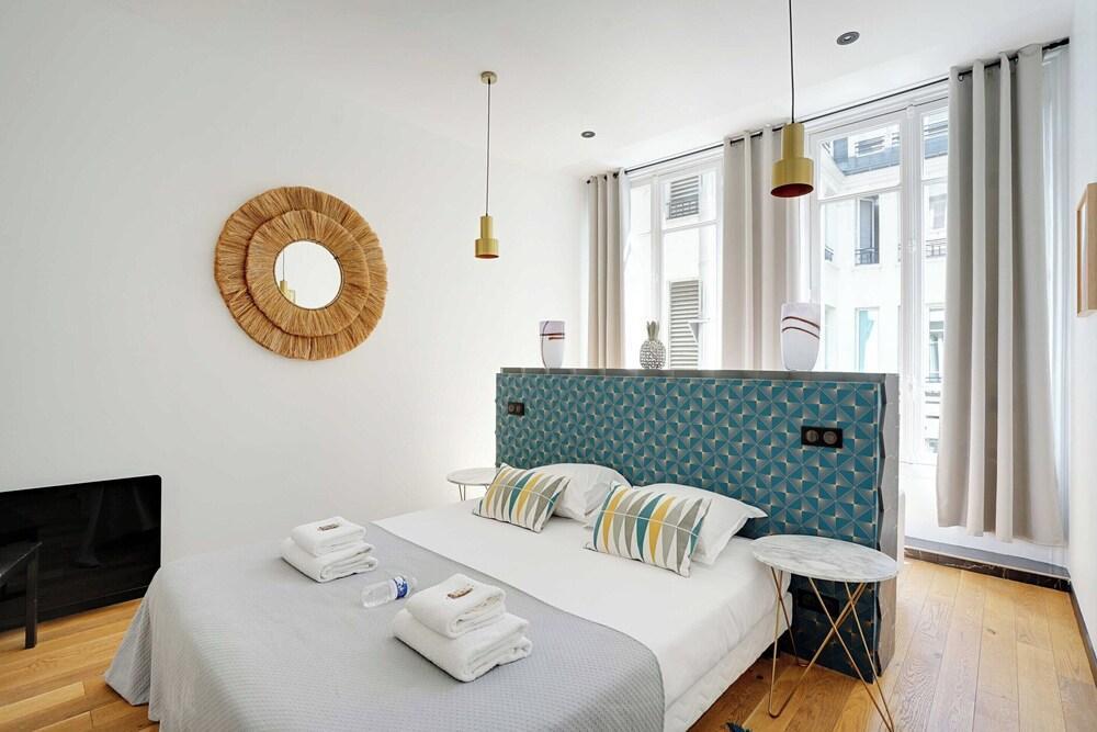 Luxurious Apartment - 2br/8p - Faubourg-du-roule - Tap to explore photos