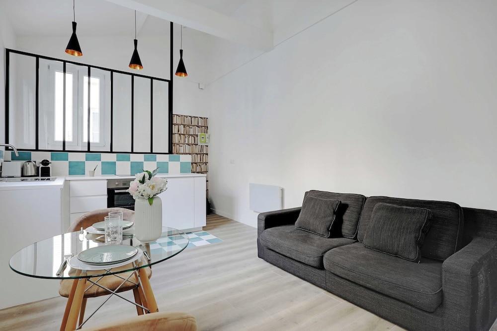 Intimate Apartment - 1br/4p - Saint-lambert - Tap to explore photos