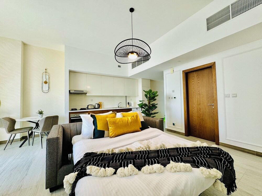 Venduras -Bright Studio Hameni Tower JVC Room Type - Apartment, Balcony, City View Venduras -Bright Studio Hameni Tower JVC Room Type - Apartment, Balcony, City View