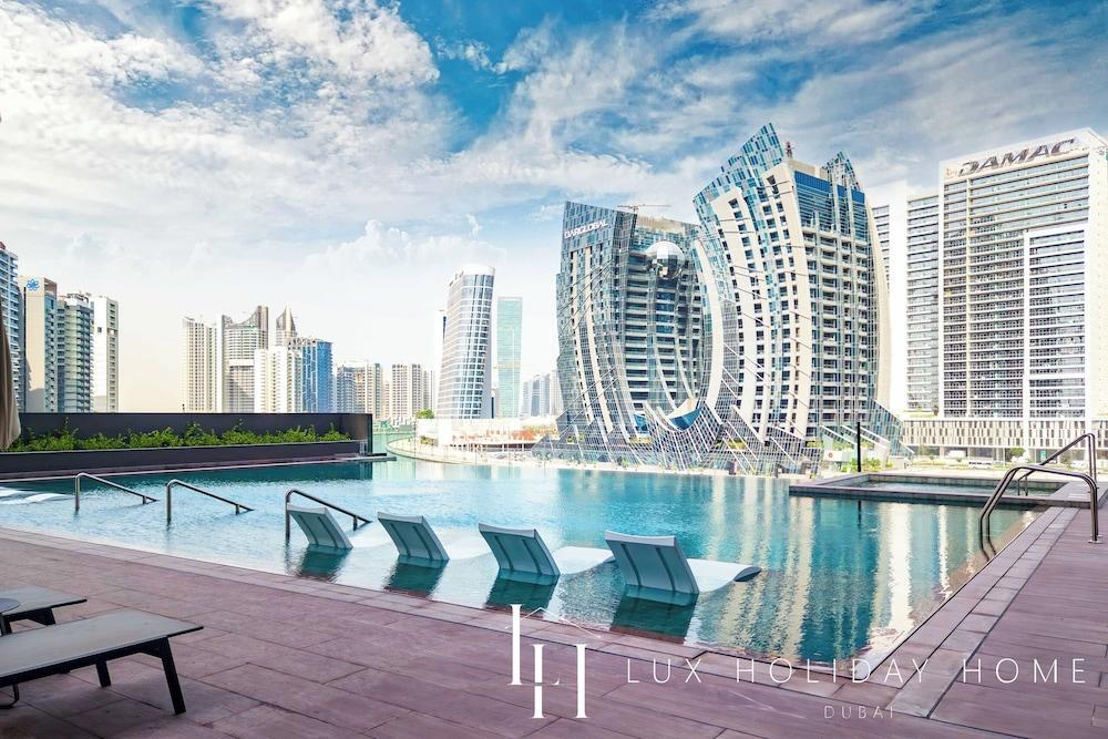 LUX 15 Northside Burj Khalifa View Suite - Tap to explore photos