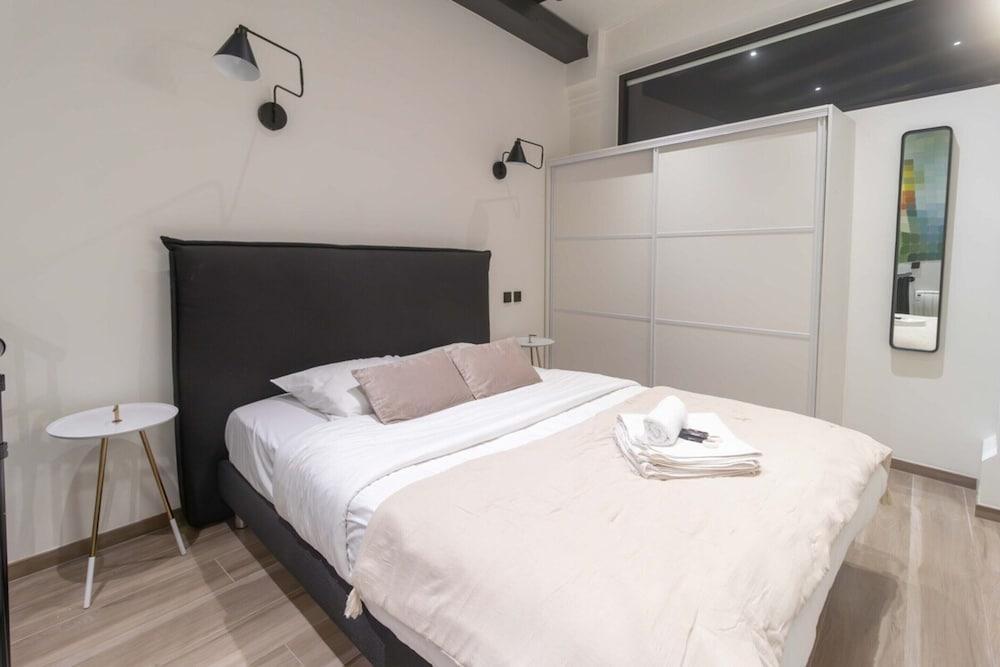Sublime AC Apartment 3 Bedrooms Saint Germain - Tap to explore photos