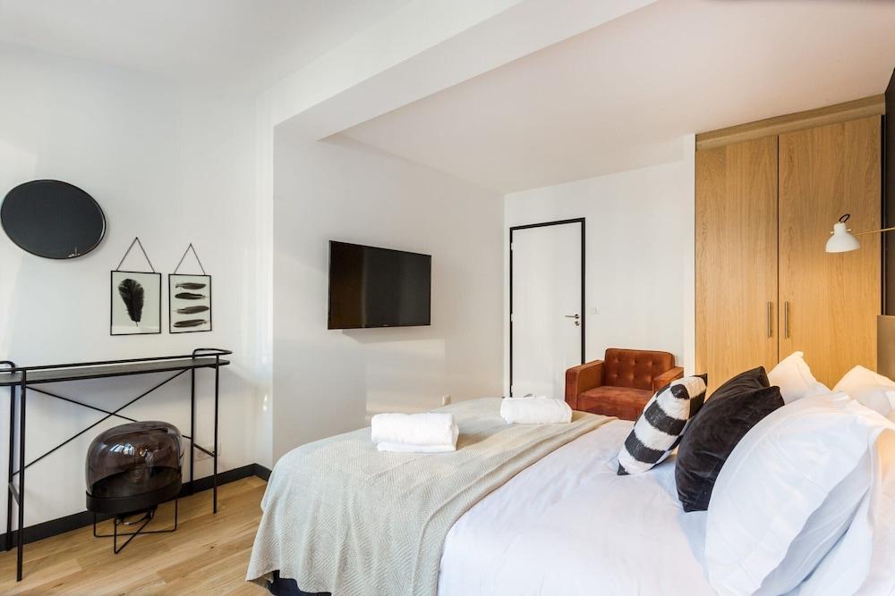 Modern Apartment - 2br/4p - Faubourg-du-roule - Tap to explore photos