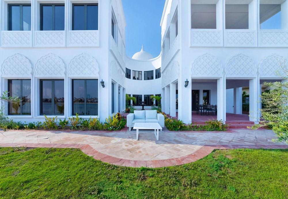 Beachfront Signature Villa - Mint Stay