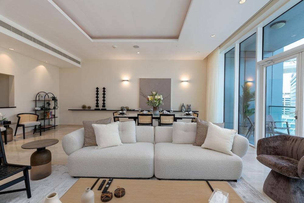 Stunning 3BR at the Palm w Beach Access