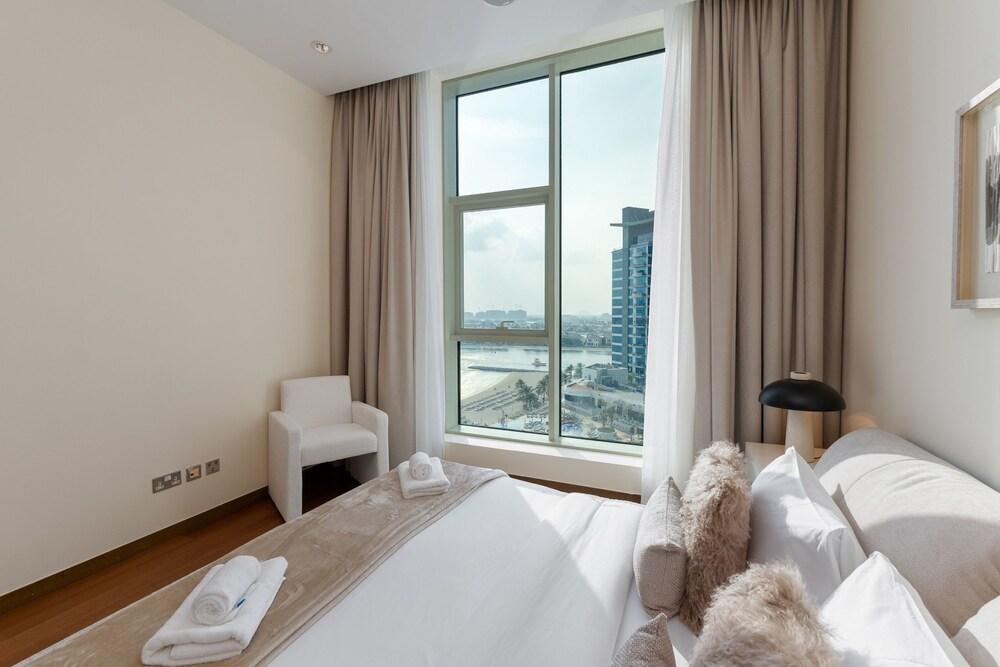 Stunning 3BR at the Palm w Beach Access - Tap to explore photos