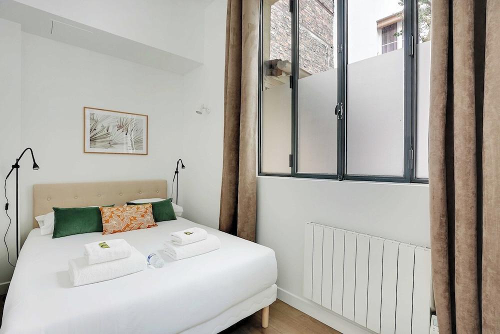 Cozy Apartment - 3br/8p - Musee de La Poste - Tap to explore photos