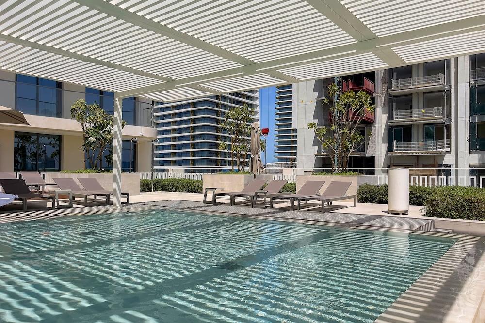 Marina Vista Emaar Beachfront Apartments - Tap to explore photos
