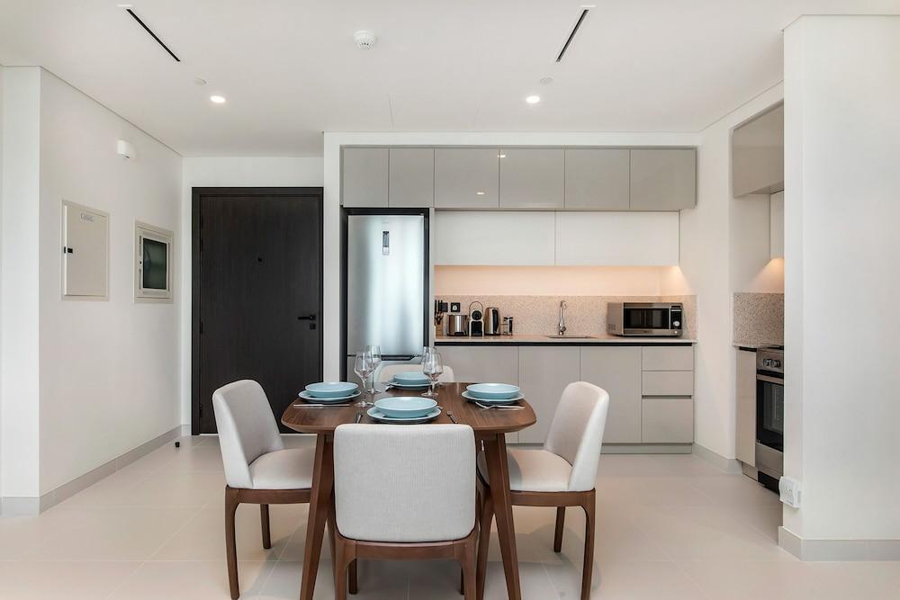 Marina Vista Emaar Beachfront Apartments - Tap to explore photos