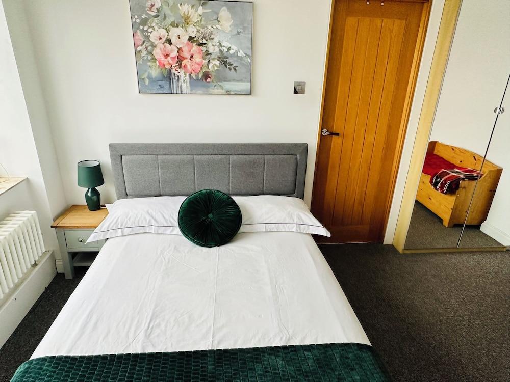 Camden Skyview Quality Apartment
