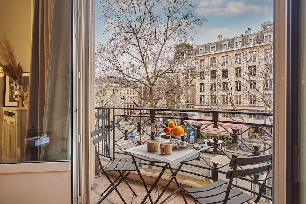 Apartment Arc de Triomphe/ Champs Elysee - Tap to explore photos