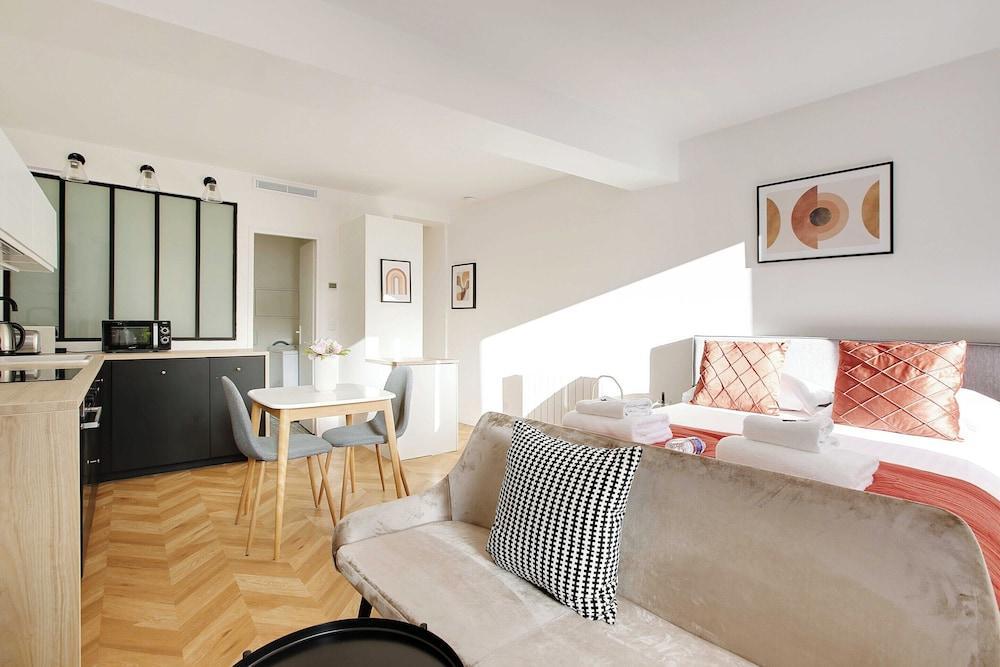 Welcoming Studio for 2 People - Bastille - Tap to explore photos