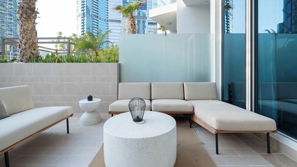 Keyrock Living - Studio in Business Bay - Tap to explore photos