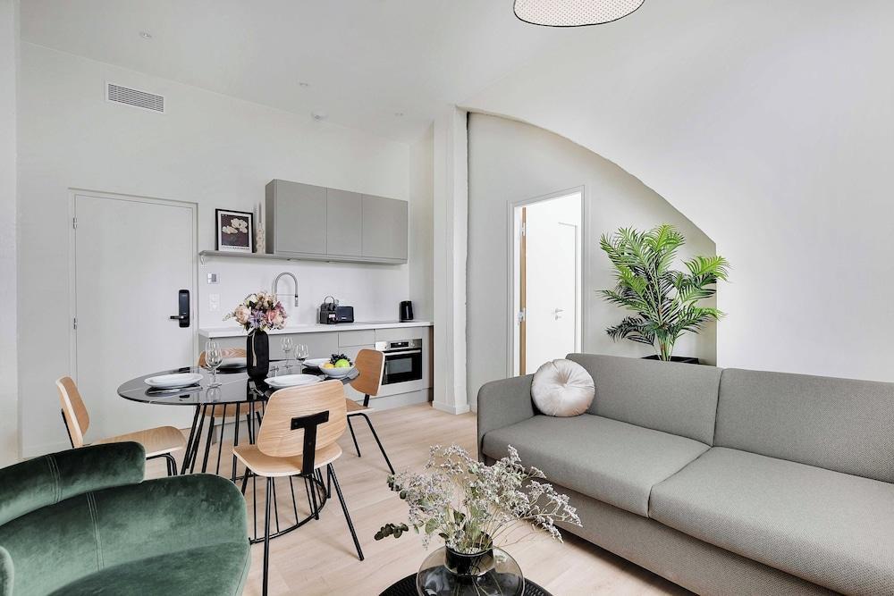 Magnificent Apartment - 2br/6p - Beaugrenelle - Tap to explore photos