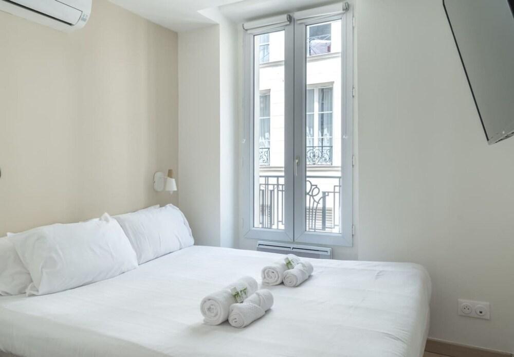 Lavie Maison Parisian Aircon Gem - Tap to explore photos