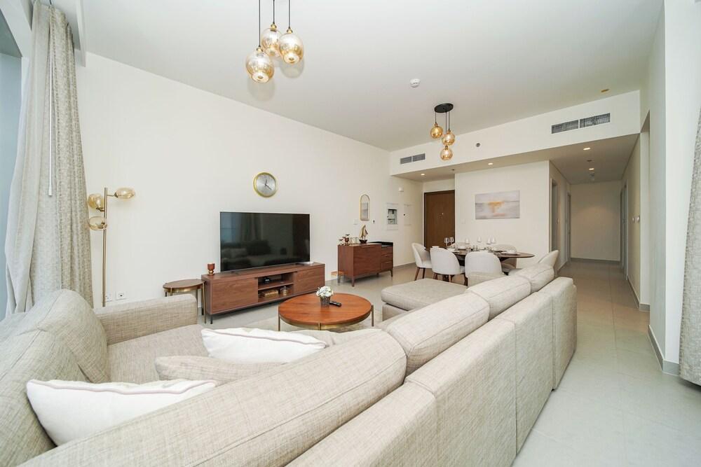 PVH - Opulent 2BR in Forte Tower 1 - Tap to explore photos