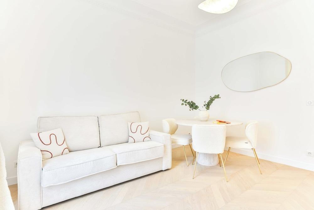 Authentic Apartment - 2br/6p - Bois de Boulogne - Tap to explore photos