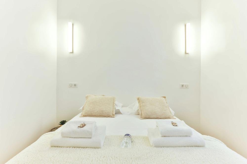 Authentic Apartment - 2br/6p - Bois de Boulogne - Tap to explore photos
