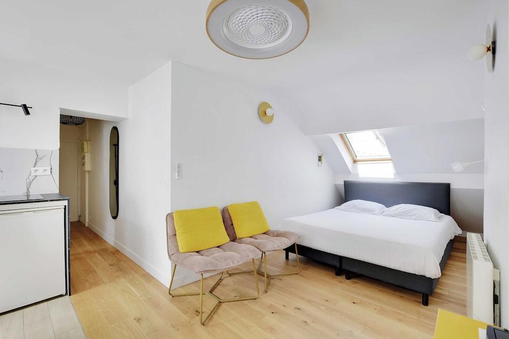 Charming Studio for 2 People - Bastille - Tap to explore photos