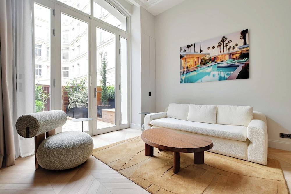 Sleek Apartment - 2bd/ 4P - Champs Elysees - Tap to explore photos