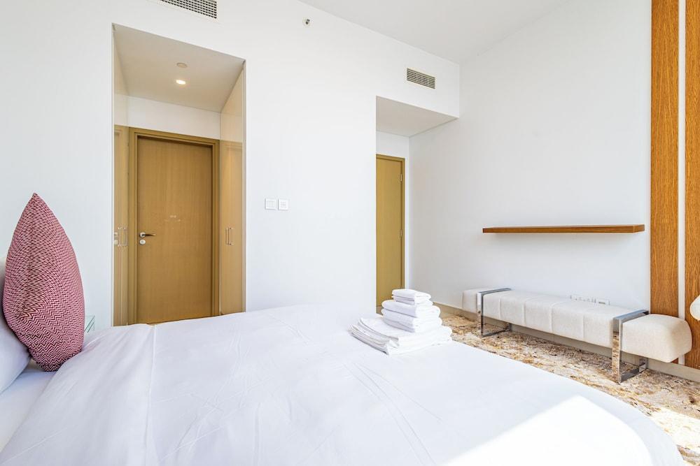 Superhost Elegant 3BR Burj Khalifa View - Tap to explore photos