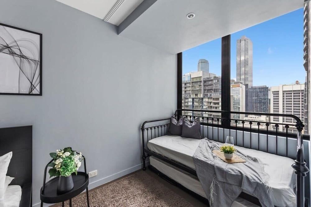 City-view Studio Near Southern Cross Room Type - Apartment (0 Bedroom)