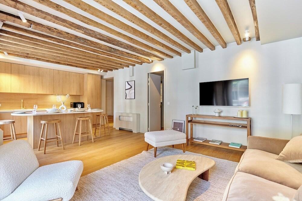 Superb Apartment Notre Dame De Paris - Tap to explore photos
