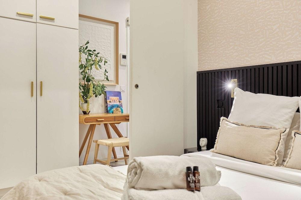 Superb Apartment Invalides St Germain des Pres - Tap to explore photos