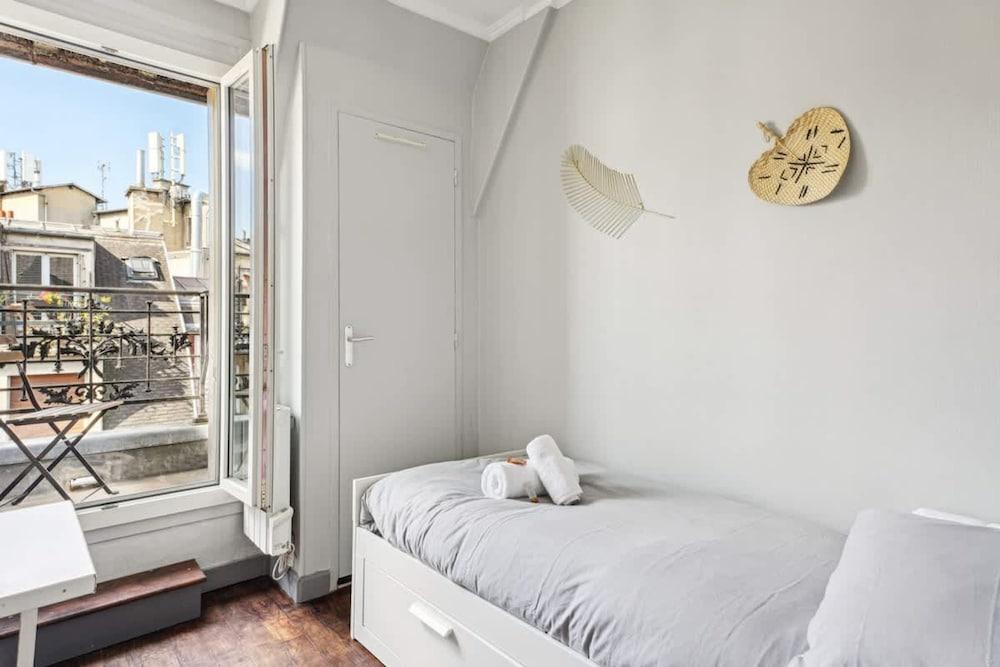 Charming Studio- Balcony in Montmartre- Mobility - Tap to explore photos