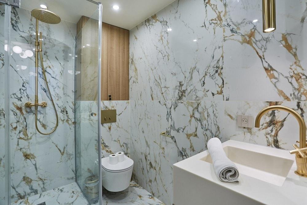 New Apartment Center of Paris - Tap to explore photos