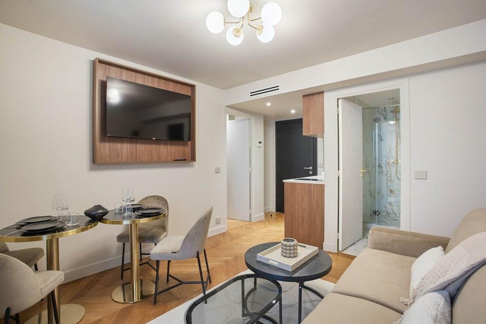 New Apartment Center of Paris - Tap to explore photos