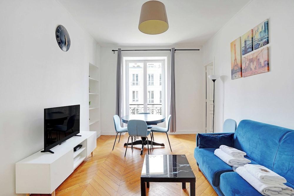 Charming Flat -2br/6p- Montorgueil