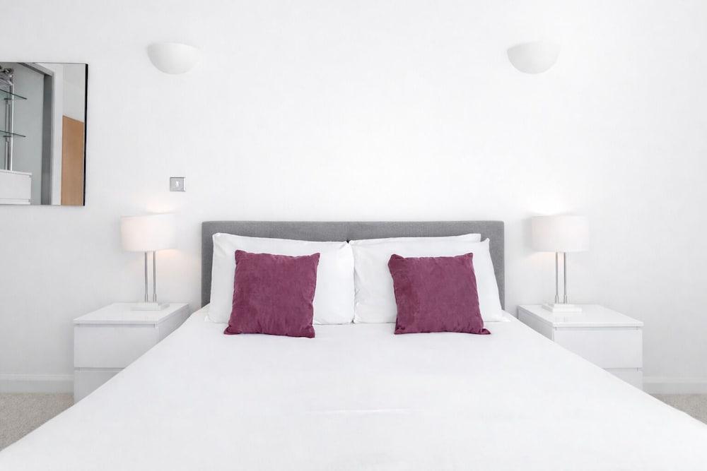 Roomspace Apartments - Chorus - Tap to explore photos