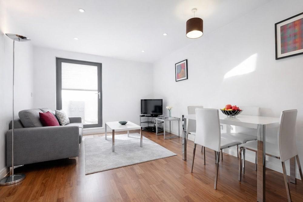 Roomspace Apartments - Chorus