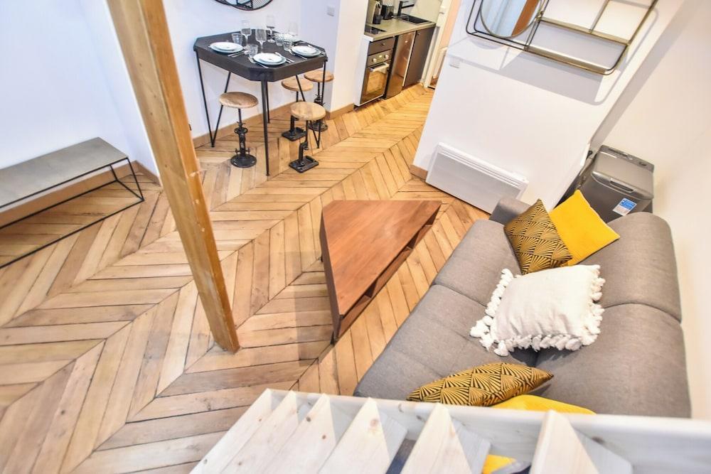 Cosy Apartment With 2 Bedrooms - Tap to explore photos