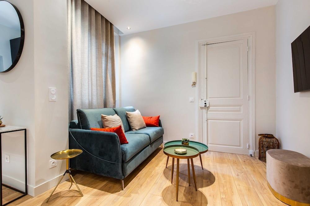 Authentic Apartment - 2br/6p - Quinze-vingts - Tap to explore photos