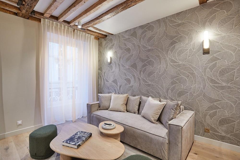 Sublime Apartment Rue Royale/madeleine - Tap to explore photos