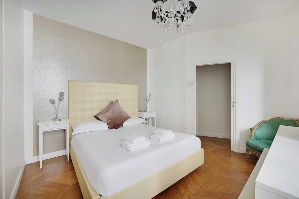 Charming 2br/4p - Georges V / Champs-a%0lysaes - Tap to explore photos