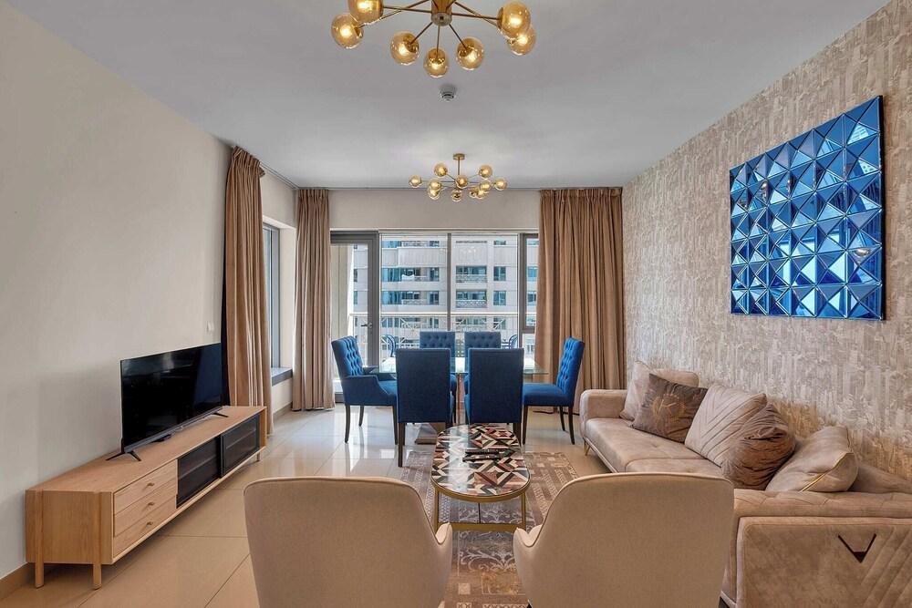 Bellavista - Elegant -2BR -Fountain View Room Type - Apartment, Balcony