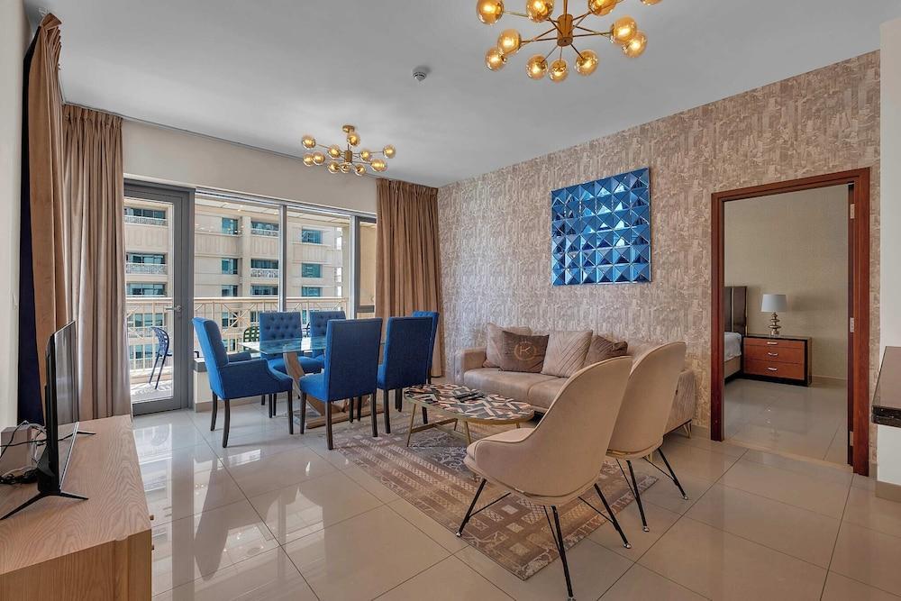 Bellavista - Elegant -2BR -Fountain View - Tap to explore photos