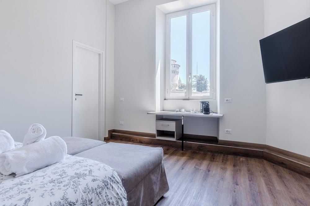 Vatican Pertusa Luxury Suites Room Type - Deluxe Room, City View