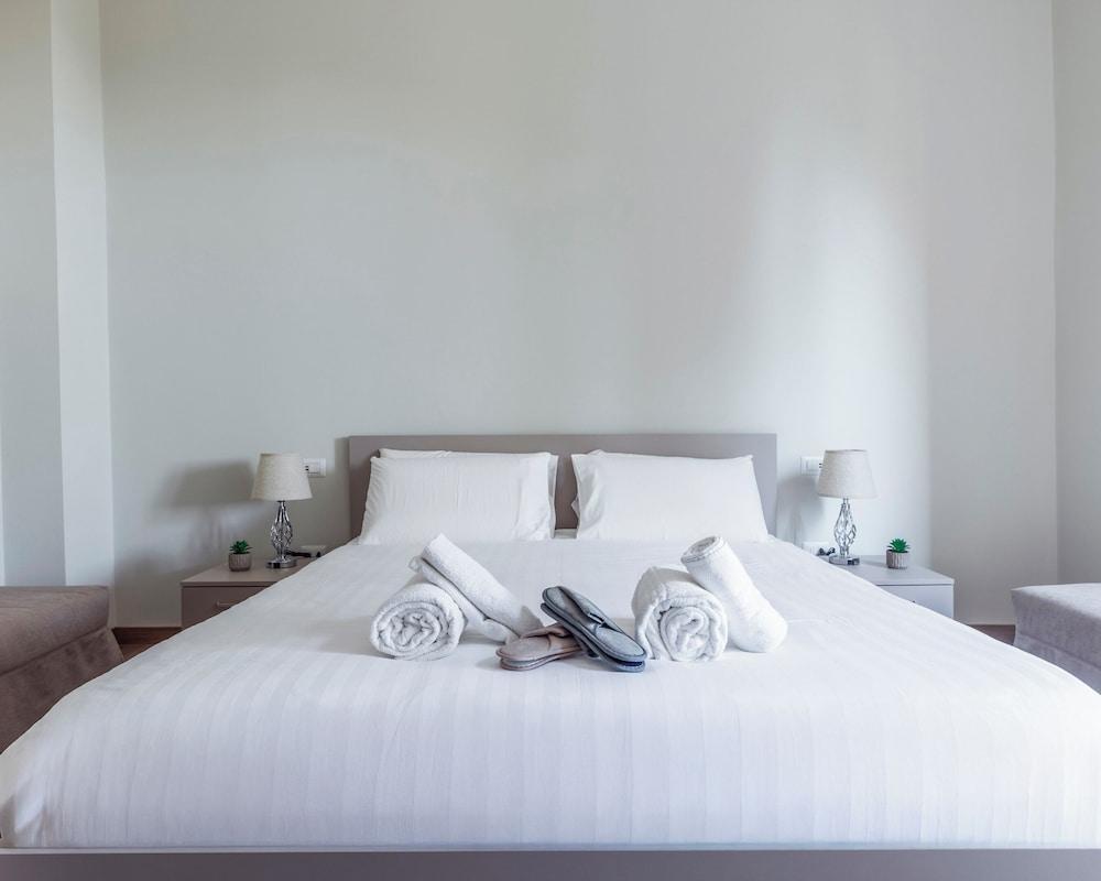 Vatican Pertusa Luxury Suites Room Type - Luxury Room, Housekeeping, City View Vatican Pertusa Luxury Suites Room Type - Luxury Room, Housekeeping, City View