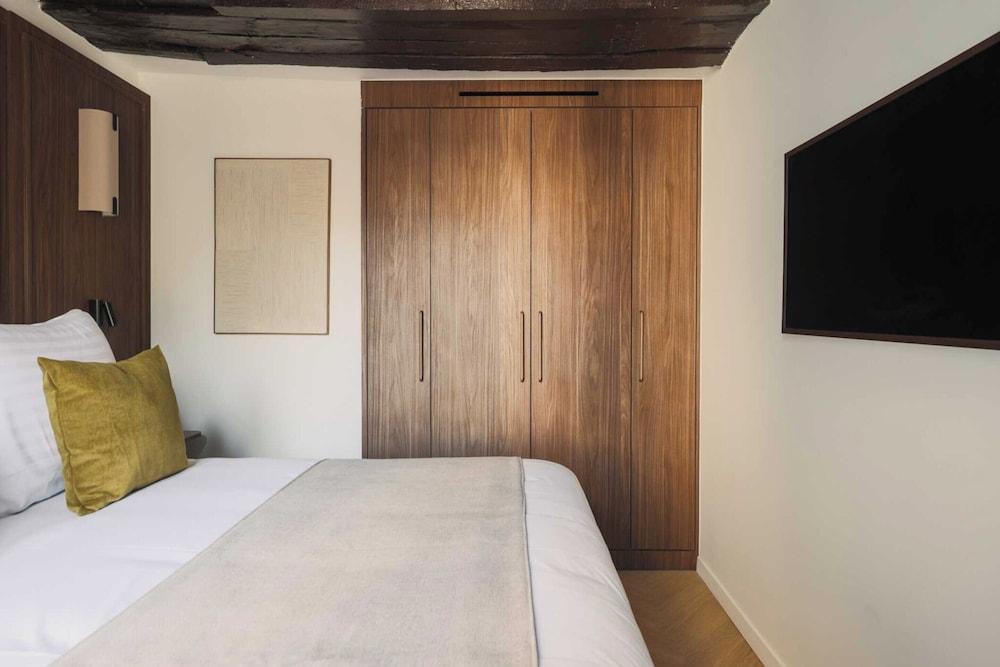 AC Apartment 2br/6p - Notre-dame de Paris - Tap to explore photos
