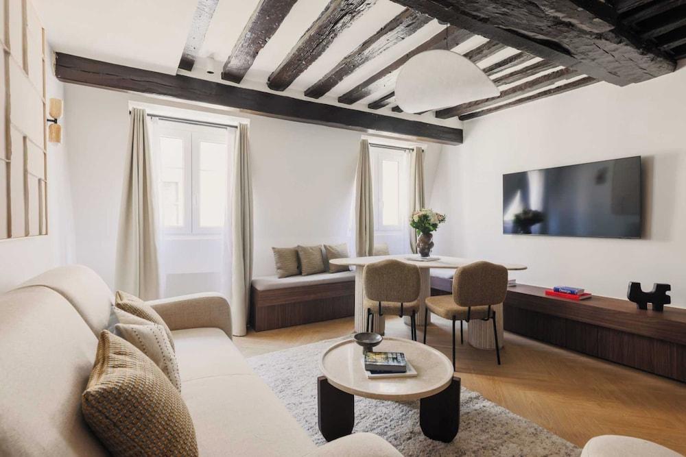 AC Apartment 2br/6p - Notre-dame de Paris - Tap to explore photos