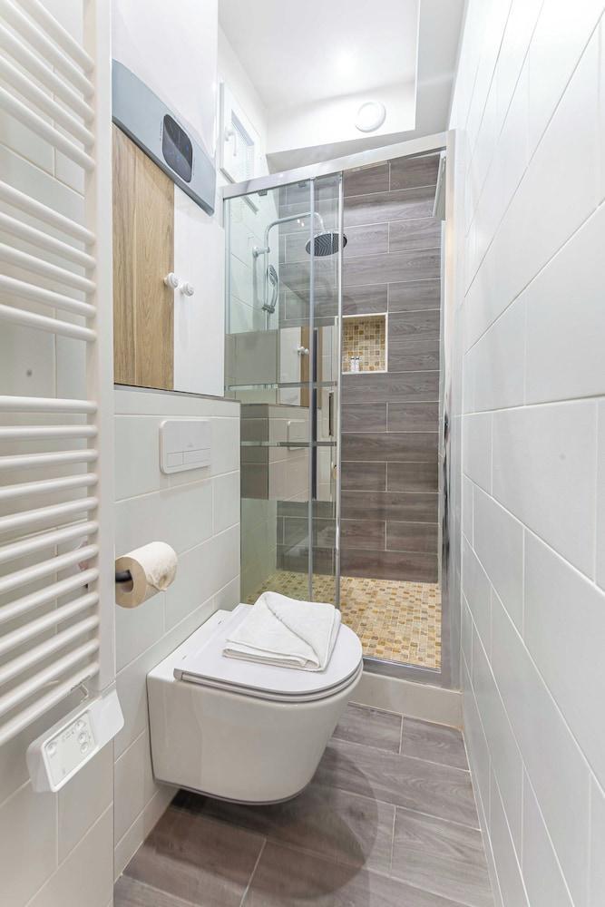 Lovely Studio for 2 People - Sentier - Tap to explore photos