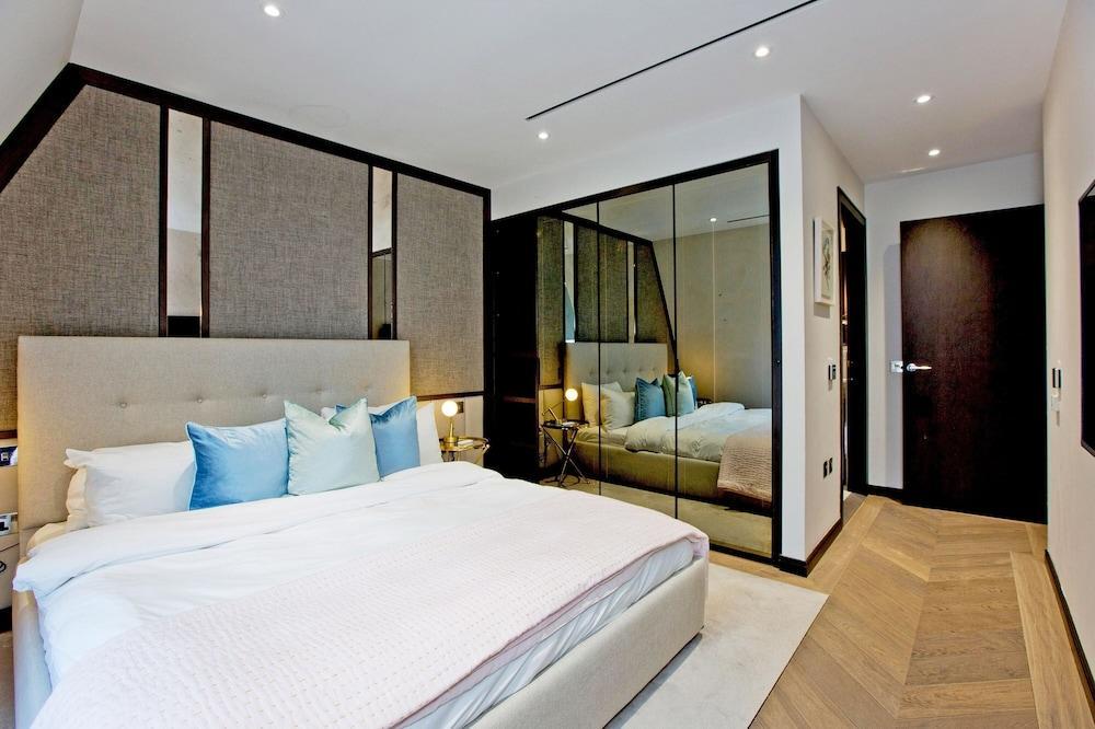 2-bed Executive Apt 620 - Tap to explore photos