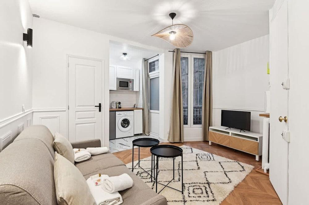 Charming Studio - Pereire - Lease Mobility - Tap to explore photos