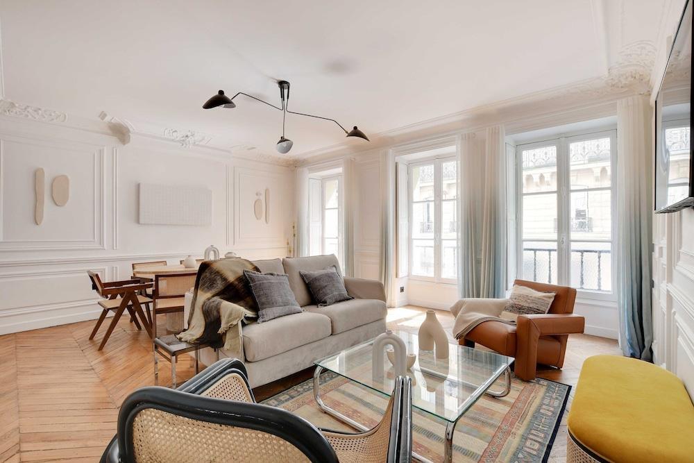Parisian Luxury & Charm With A/C - St Germain - Tap to explore photos